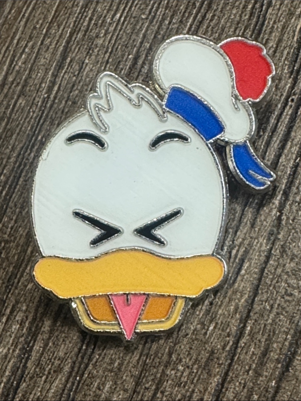 5/$25 Disney Cruise Line Donald Duck Emoji Pin